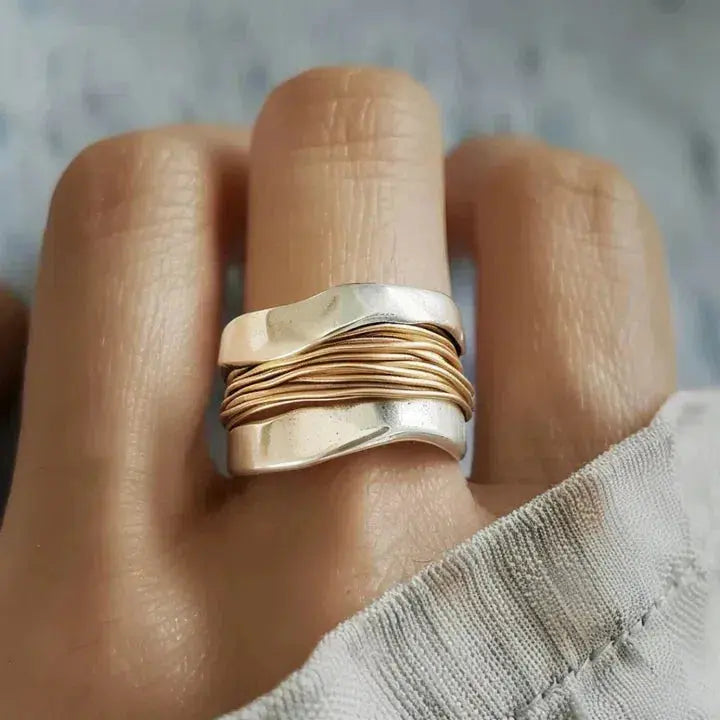 Zilveren ring met gouden draadjes
