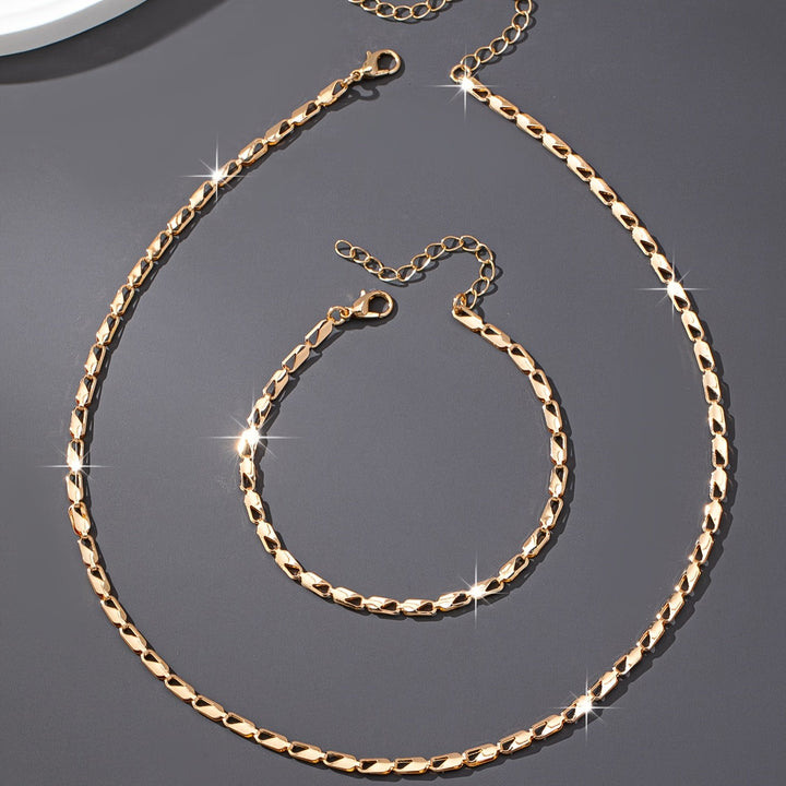 Elegante goudkleurige ketting en armbandenset