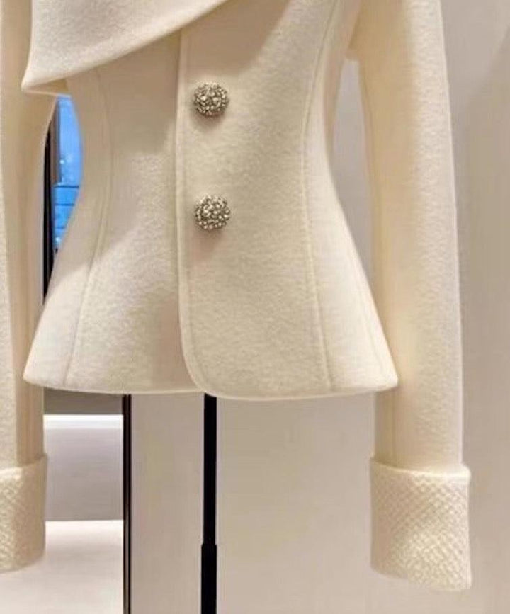 Eenvoudige witte comfortabele lange mouwen brei trui