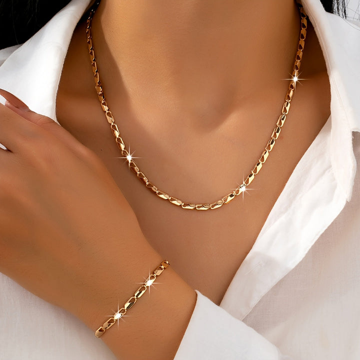 Elegante goudkleurige ketting en armbandenset