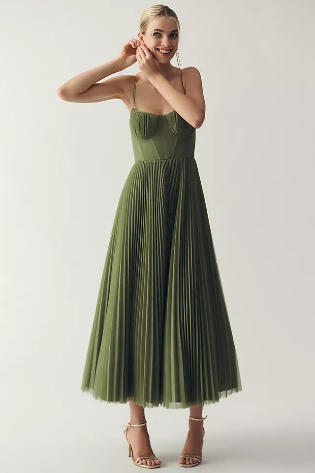 Claire™ – Geplisseerd tulejurk met asymmetrisch drapé