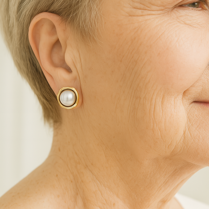 Elegante oorbellen met zwarte parels