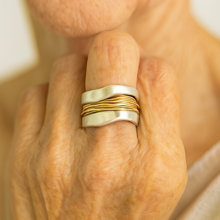 Zilveren ring met gouden draadjes