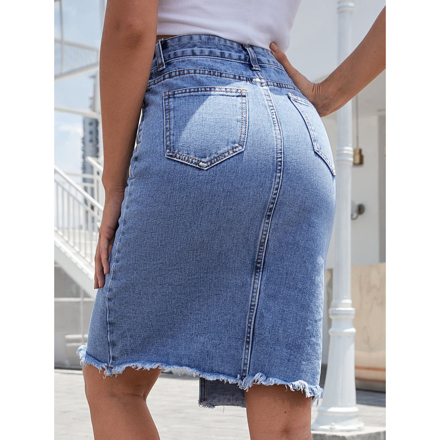 Rona™ Slijt asymmetrische franse spijkershort