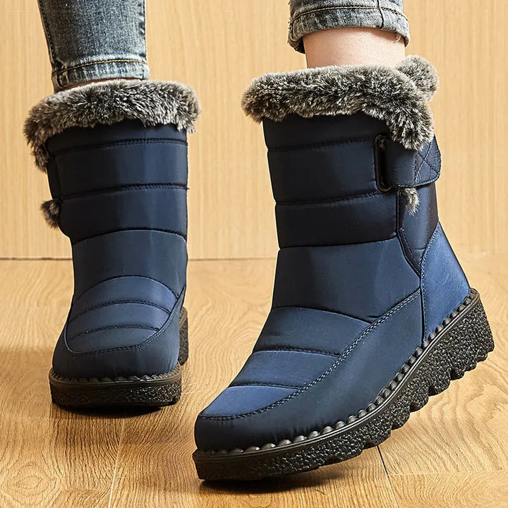 Evi gevoerde enkelboots met bontkraag – detail