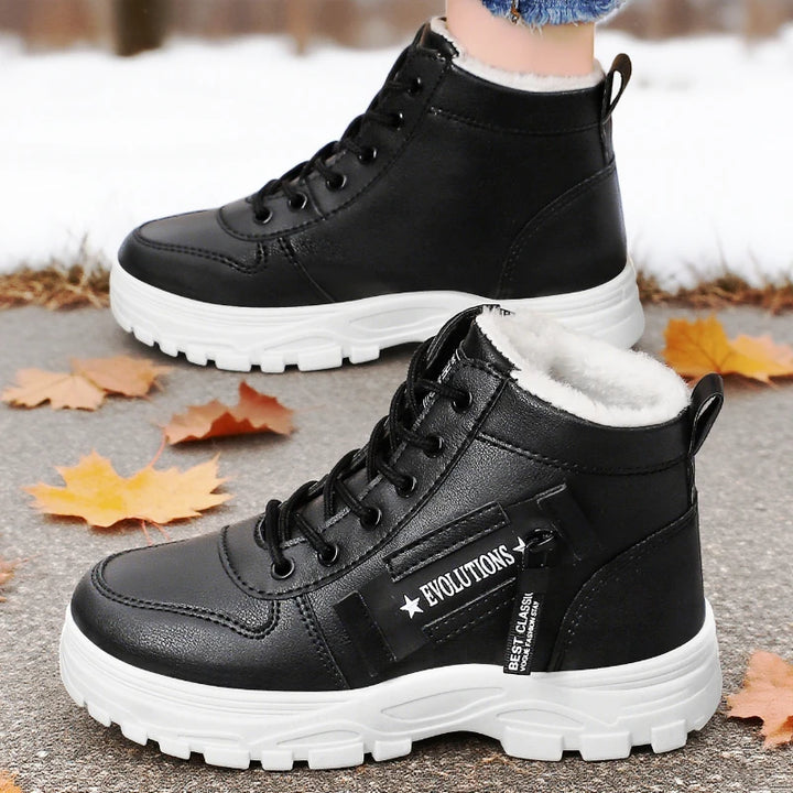 Noor gevoerde veter-snowboots – detail