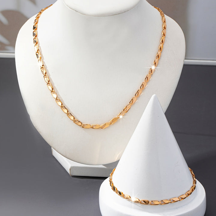 Elegante goudkleurige ketting en armbandenset