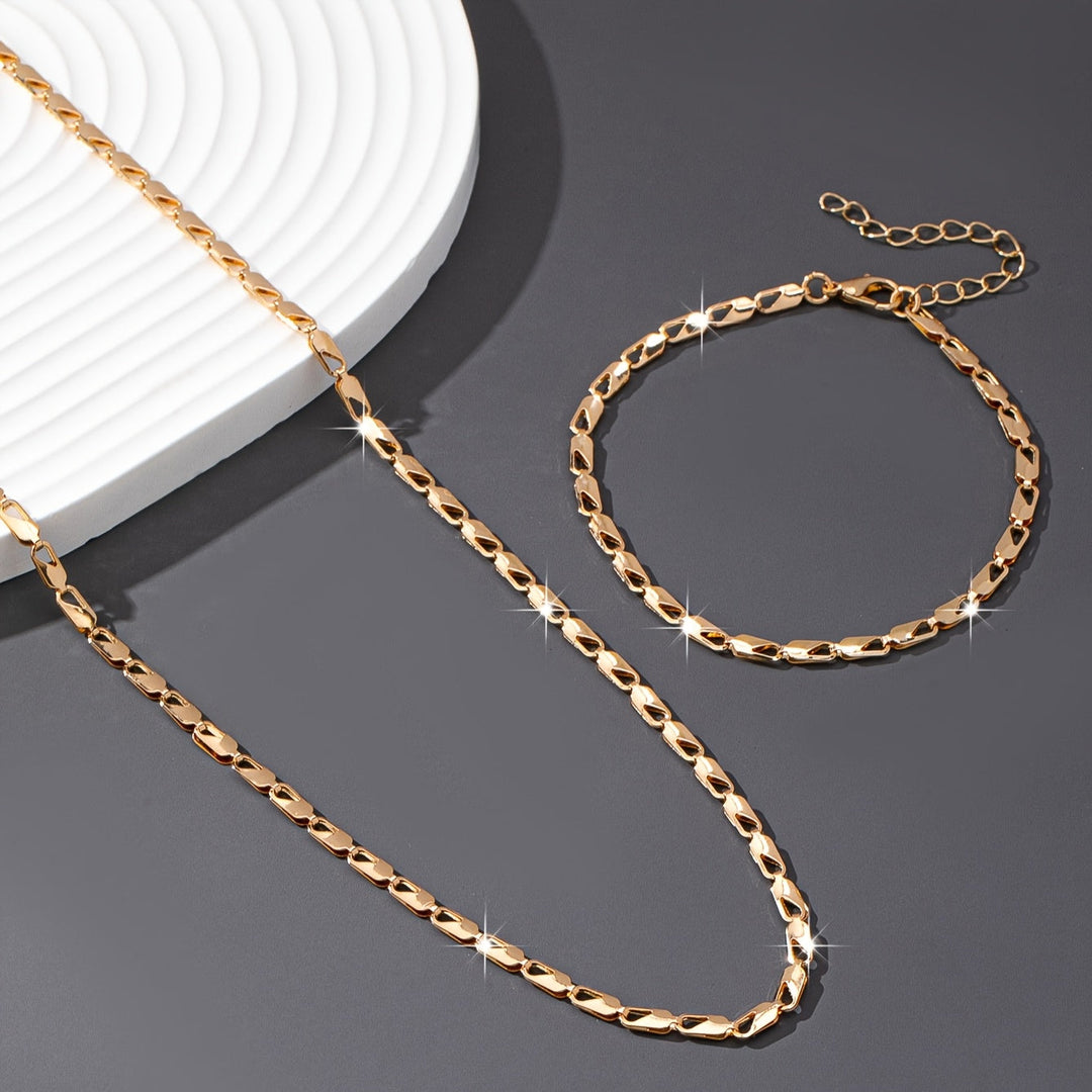 Elegante goudkleurige ketting en armbandenset