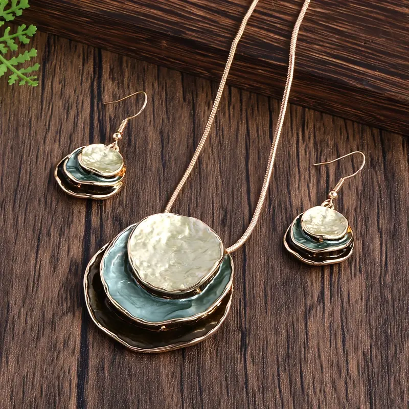 Vintage set met blauwe stenen in lagen (ketting en oorbellen)