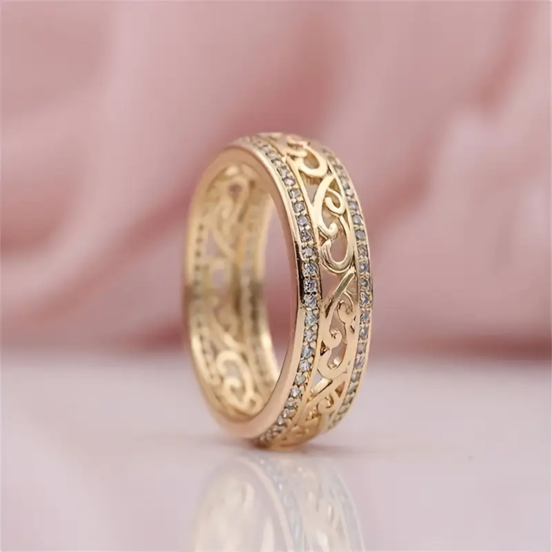 Gouden holle en glanzende ring