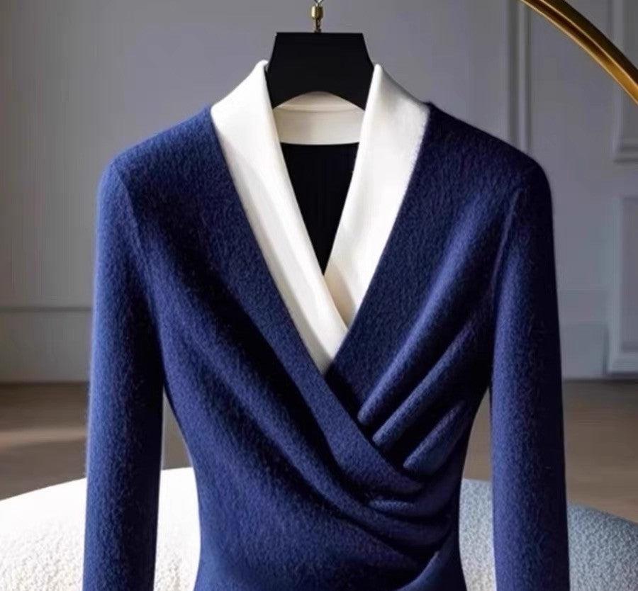 Blauwe opgerold polo met V-hals en lange mouwen