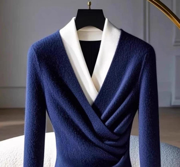 Blauwe opgerold polo met V-hals en lange mouwen